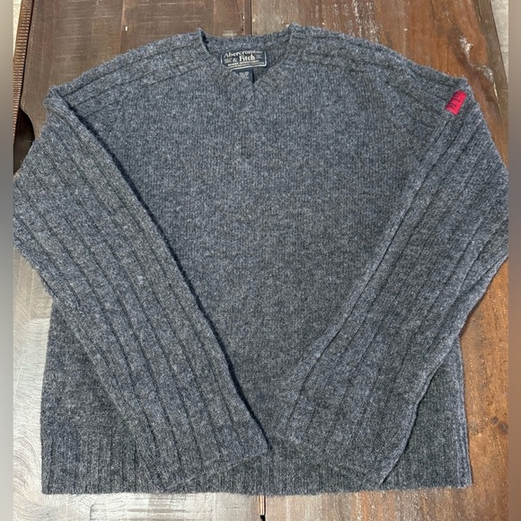 Abercrombie & Fitch 100% Wool Shetland Sweater - Picture 2 of 4